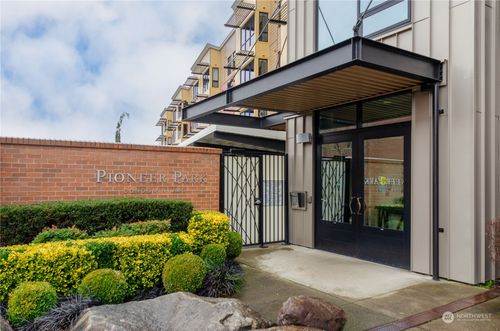 313-210 W Pioneer, Puyallup, WA, 98371 | Card Image