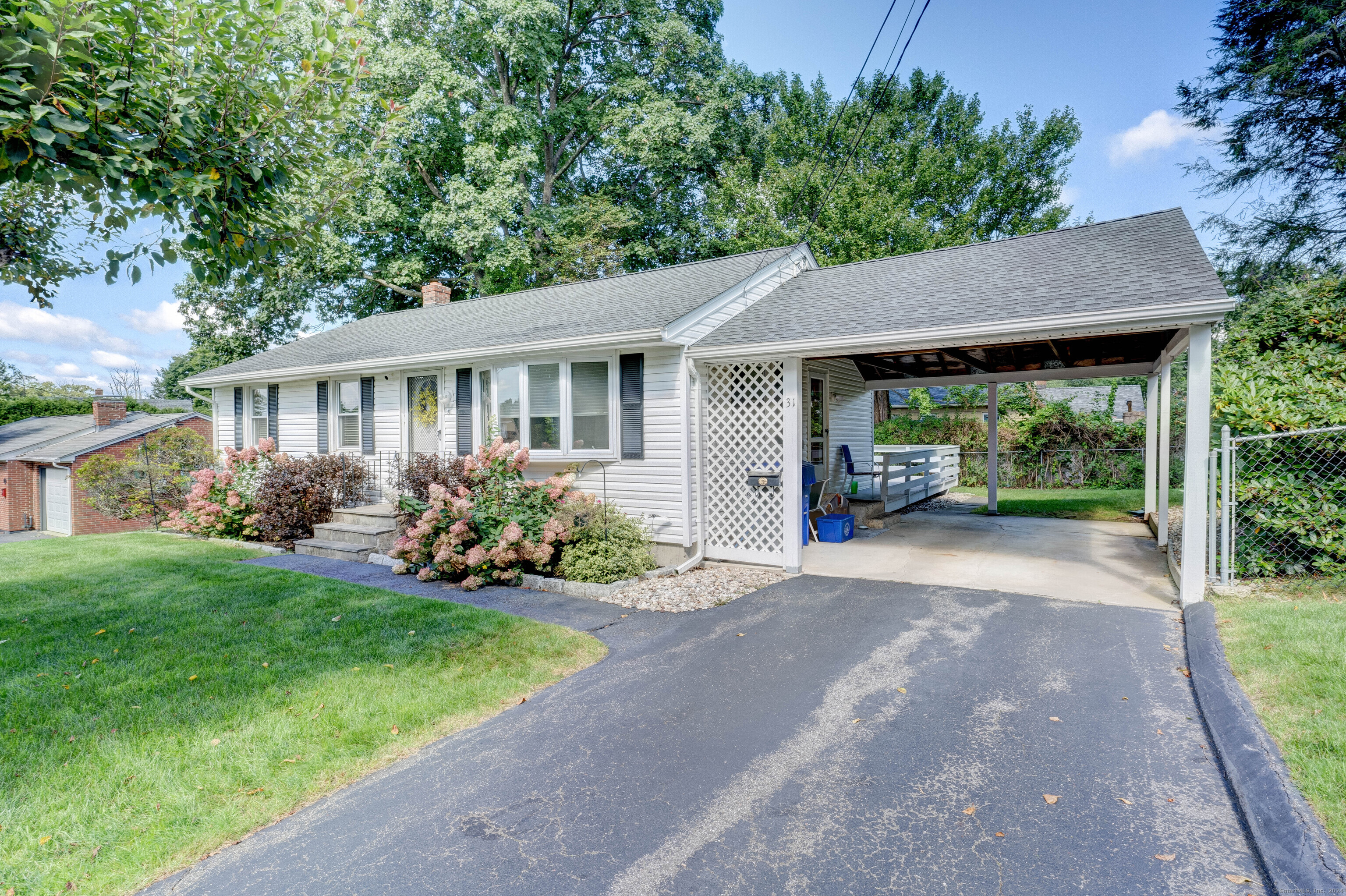 Deruyter Dr, Torrington, CT 06790