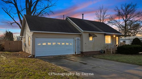 317 W Thomas St, Martinton, IL, 60951-6138 | Card Image