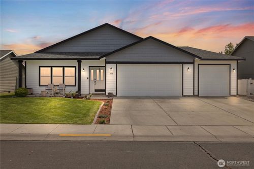 822 Willow Ave Ne, Quincy, WA, 98848-9359 | Card Image