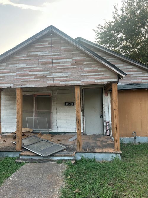 610 S Falls St, Mart, TX, 76664-1310 | Card Image