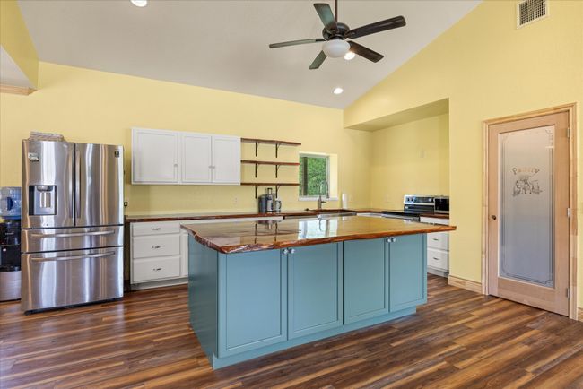 6111 Wild Cat Knob Rd, House other with 4 bedrooms, 3 bathrooms and null parking in Tolar TX | Image 5