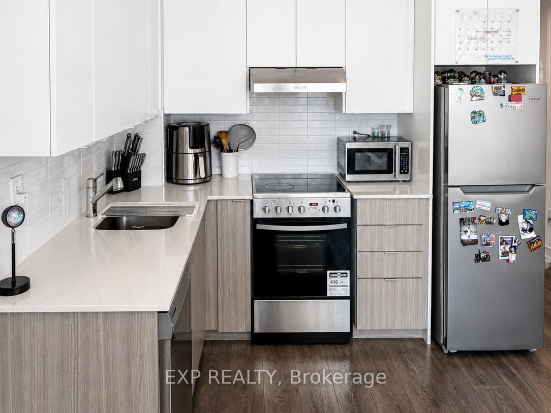 Residential Lease in Toronto W04 5