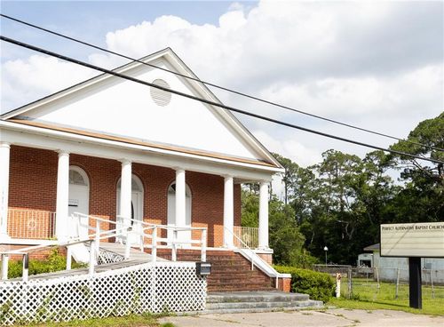 14145 S Wintzell Ave, Bayou La Batre, AL, 36509-2453 | Card Image