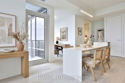 5202-11 Yorkville Avenue, Toronto, ON, M4W0B7 | Card Image