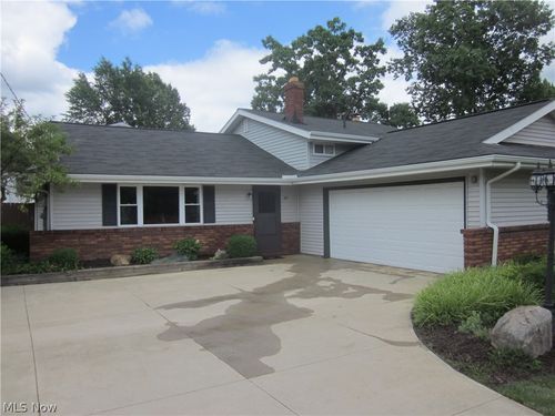 4039 Magnolia Dr, Brunswick, OH, 44212-1532 | Card Image