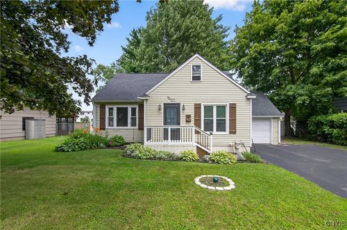 111 Patricia Ln, Syracuse, NY, 13212-3215 | Card Image
