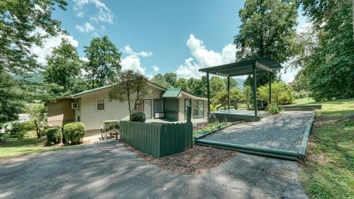 55 Chatuge Village Dr, Hayesville, NC, 28904-4787 | Card Image