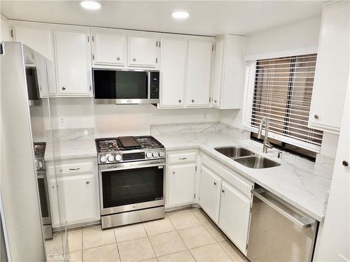 102-2510 E Willow St, Signal Hill, CA, 90755 | Card Image