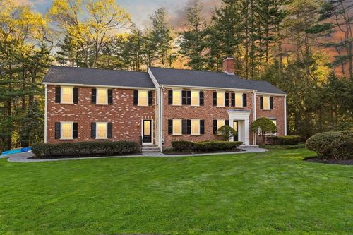 35 Grey Ln, Lynnfield, MA, 01940-1062 | Card Image