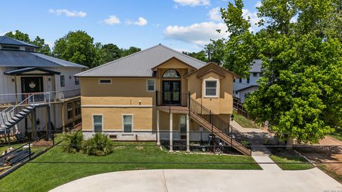 3900 Apache Cir, Kingsland, TX, 78639-4511 | Card Image