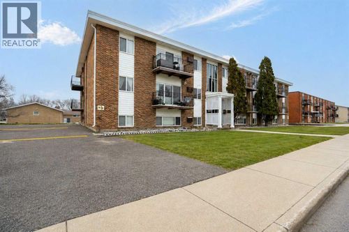316-663 12 St Nw, Medicine Hat, AB, T1A7M1 | Card Image