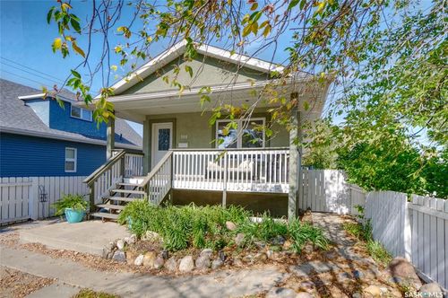 908 Stadacona St E, Moose Jaw, SK, S6H0K8 | Card Image