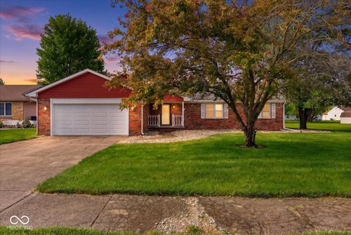 915 Oak Park Dr, Shelbyville, IN, 46176-2875 | Card Image