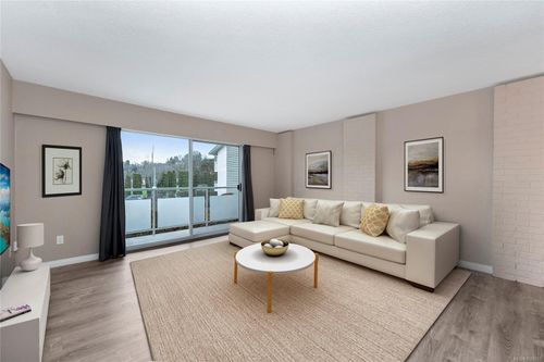 205-1490 Garnet Rd, Victoria, BC, V8P5L1 | Card Image