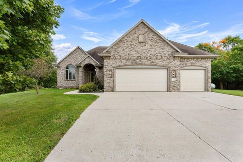 7901 Middle Road, Manitowoc Rapids, WI, 54220 | Card Image