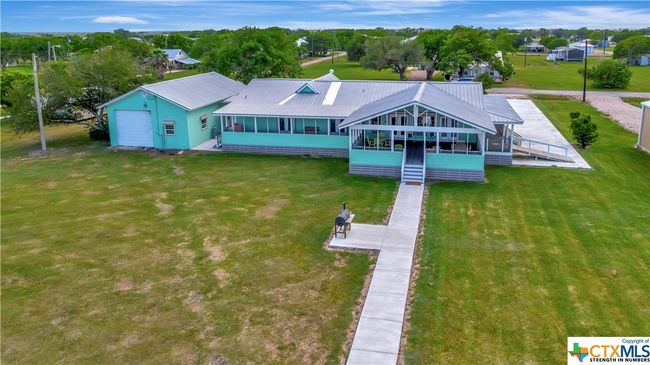 403 Bay St, House other with 4 bedrooms, 3 bathrooms and null parking in Austwell TX | Image 5
