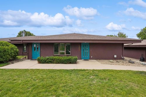 5309-5311-3216-5309-5311 Blue Bonnet Dr, Waterloo, IA, 50702-4807 | Card Image