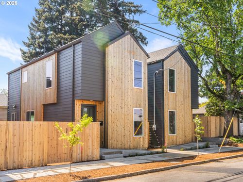 3864 Ne Alberta Ct, Portland, OR, 97211-8147 | Card Image