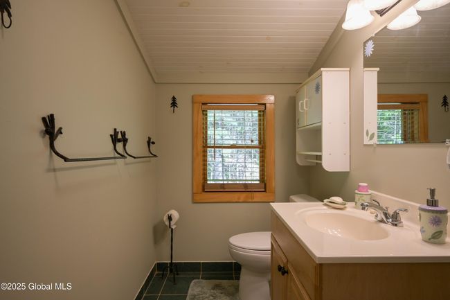 second floor bathroom | Image 31