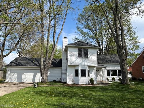 3003 Walter Rd, North Olmsted, OH, 44070-1069 | Card Image