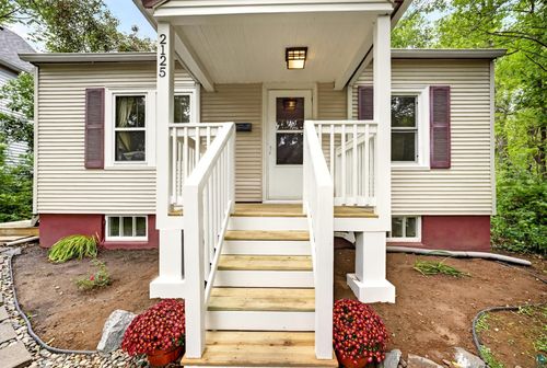 2125 W 10th St, Duluth, MN, 55806 | Card Image