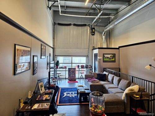 247 Apex Dr, Pontiac, MI, 48341-2577 | Card Image