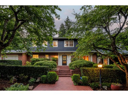 1537 S Aventine Ct, Portland, OR, 97219-8496 | Card Image