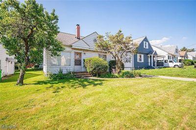 View of front of property featuring a front lawn | Image 2