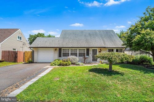 16 Iris Rd, LEVITTOWN, PA, 19057-2724 | Card Image