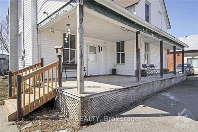 30 King St, House other with 3 bedrooms, 2 bathrooms and 3 parking in North Dundas ON | Image 2