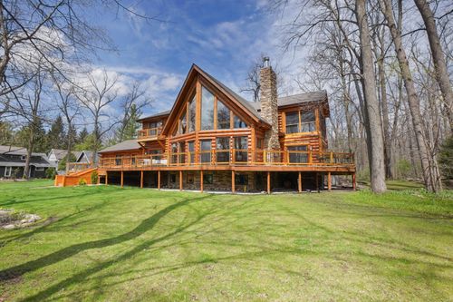 34025 Venice Park Rd, Delafield, WI, 53018-1327 | Card Image