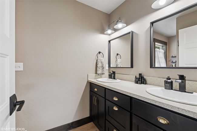 Full bath with double vanity and a sink | Image 27