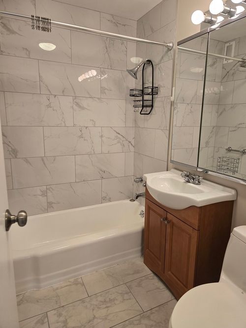 2316-400 Randolph St, Chicago, IL, 60601-7385 | Card Image