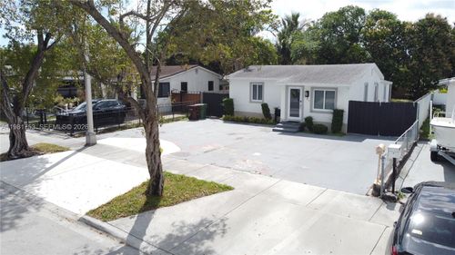 734-734 W 32nd St, Hialeah, FL, 33012-5344 | Card Image