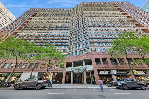 2216-211 E Ohio St, Chicago, IL, 60611-3254 | Card Image