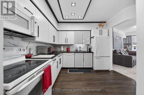 213-208 Silvercreek Pky N, Guelph, ON, N1H8H2 | Card Image