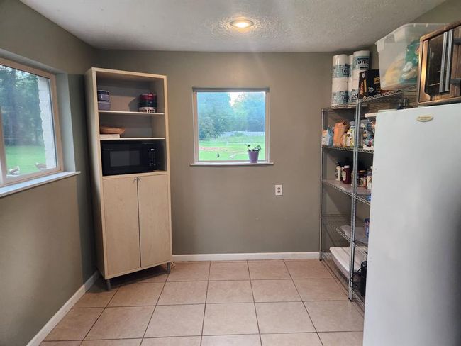 27491 Lantern Ln, House other with 3 bedrooms, 2 bathrooms and null parking in New Caney TX | Image 9