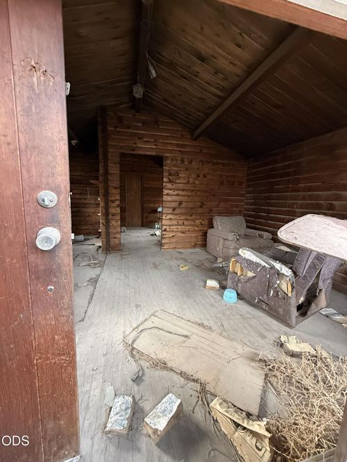 9208 Mina Bird Drive, Bonanza, OR, 97623 | Card Image