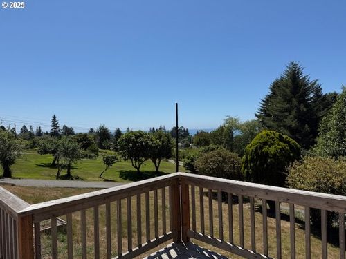 97923 Payne Rd, Brookings, OR, 97415-9235 | Card Image