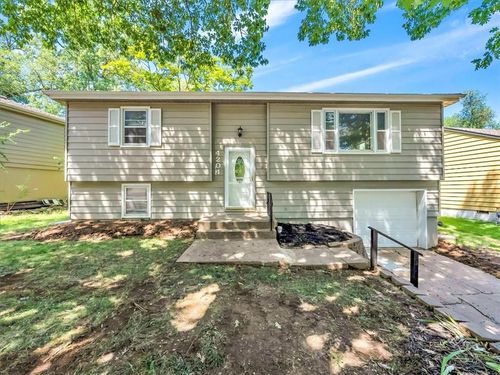 4204 Ne Sunnybrook Ln, Kansas City, MO, 64117-1854 | Card Image