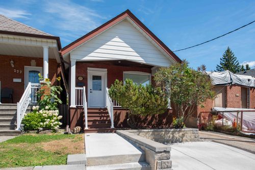 275 Robina Ave, York, ON, M6C3Y9 | Card Image
