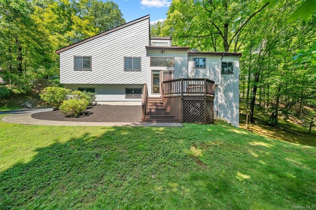 Powder Horn Rd, Cortlandt Manor, NY 10567