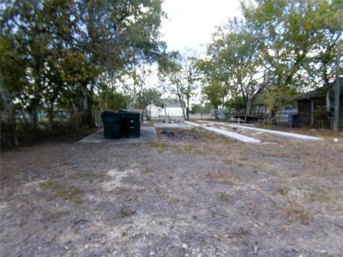 409 E Post Office St, Weimar, TX, 78962-1723 | Card Image