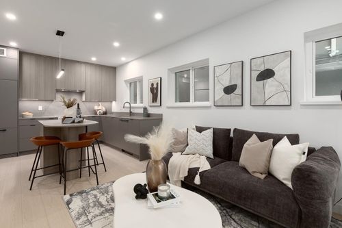 201-2329 34th Ave E, Vancouver, BC, V5R2S6 | Card Image