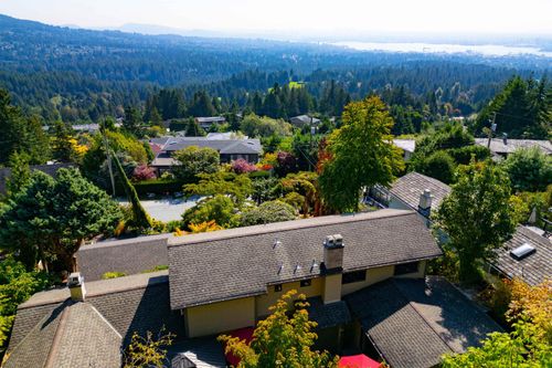 560 Craigmohr Dr, West Vancouver, BC, V7S1W9 | Card Image