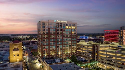 1402-521 President Clinton Ave, Little Rock, AR, 72201-1784 | Card Image