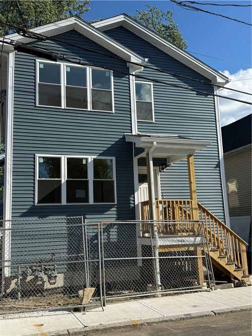 41 Gladstone St, Providence, RI, 02905-1905 | Card Image