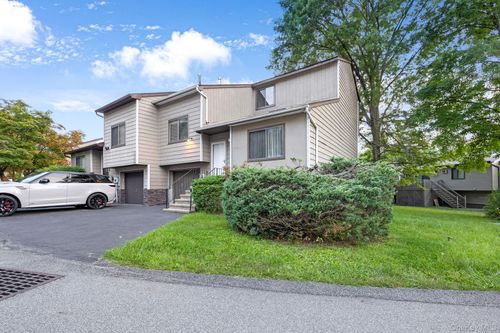 9 Spruce Ct, Fishkill, NY, 12524-2636 | Card Image