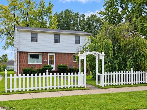 1760 Northfield Ave Nw, Warren, OH, 44485-1729 | Card Image